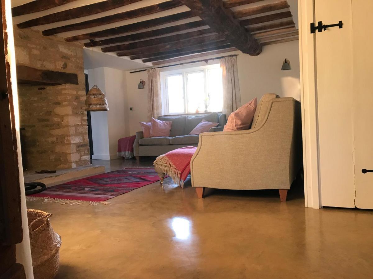 High Cogges Farm Holiday Cottages 위트니 외부 사진