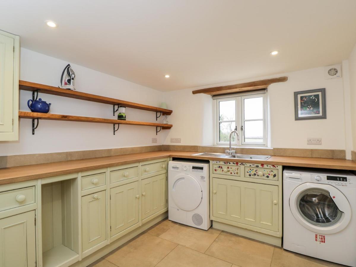 High Cogges Farm Holiday Cottages 위트니 외부 사진