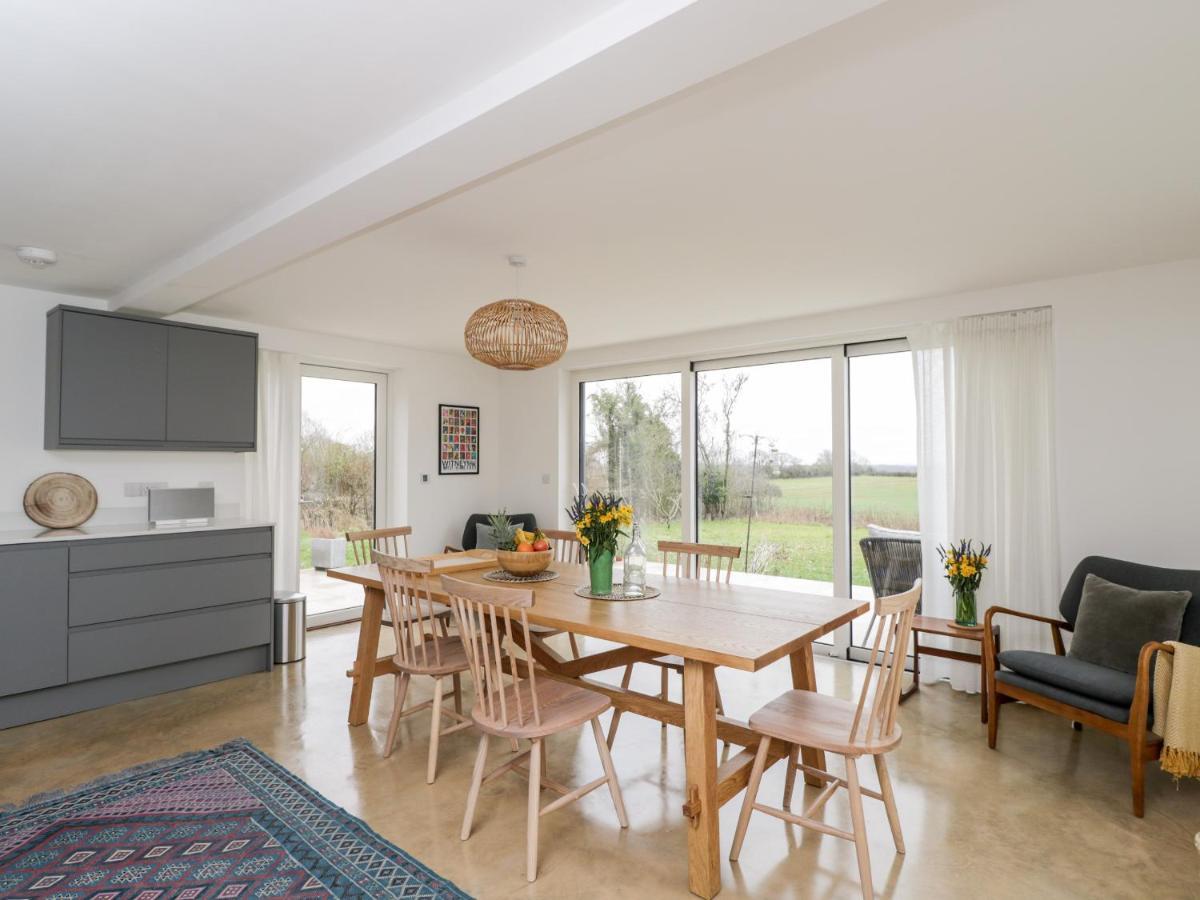 High Cogges Farm Holiday Cottages 위트니 외부 사진