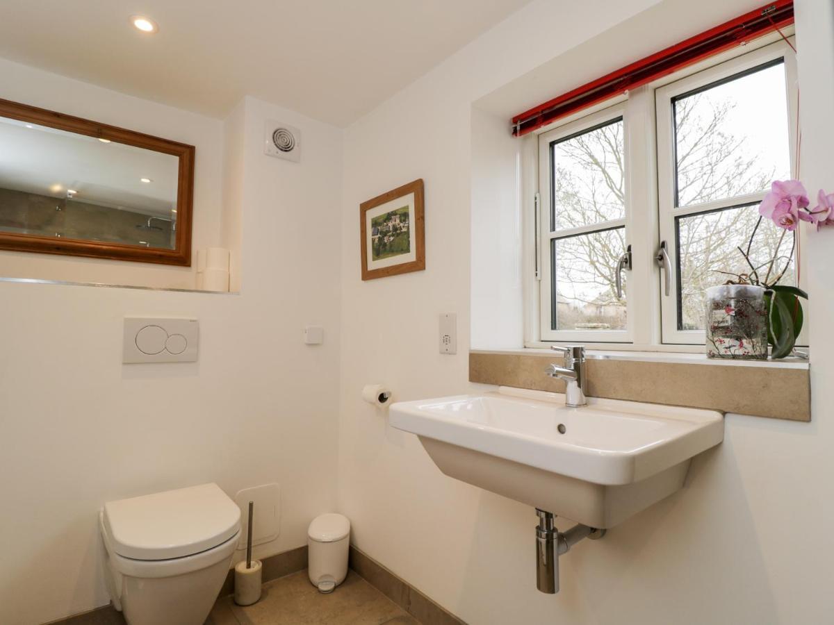 High Cogges Farm Holiday Cottages 위트니 외부 사진
