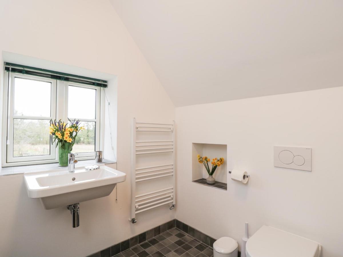 High Cogges Farm Holiday Cottages 위트니 외부 사진