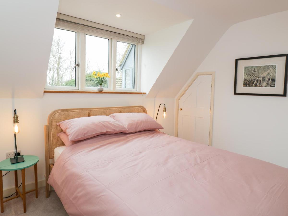 High Cogges Farm Holiday Cottages 위트니 외부 사진