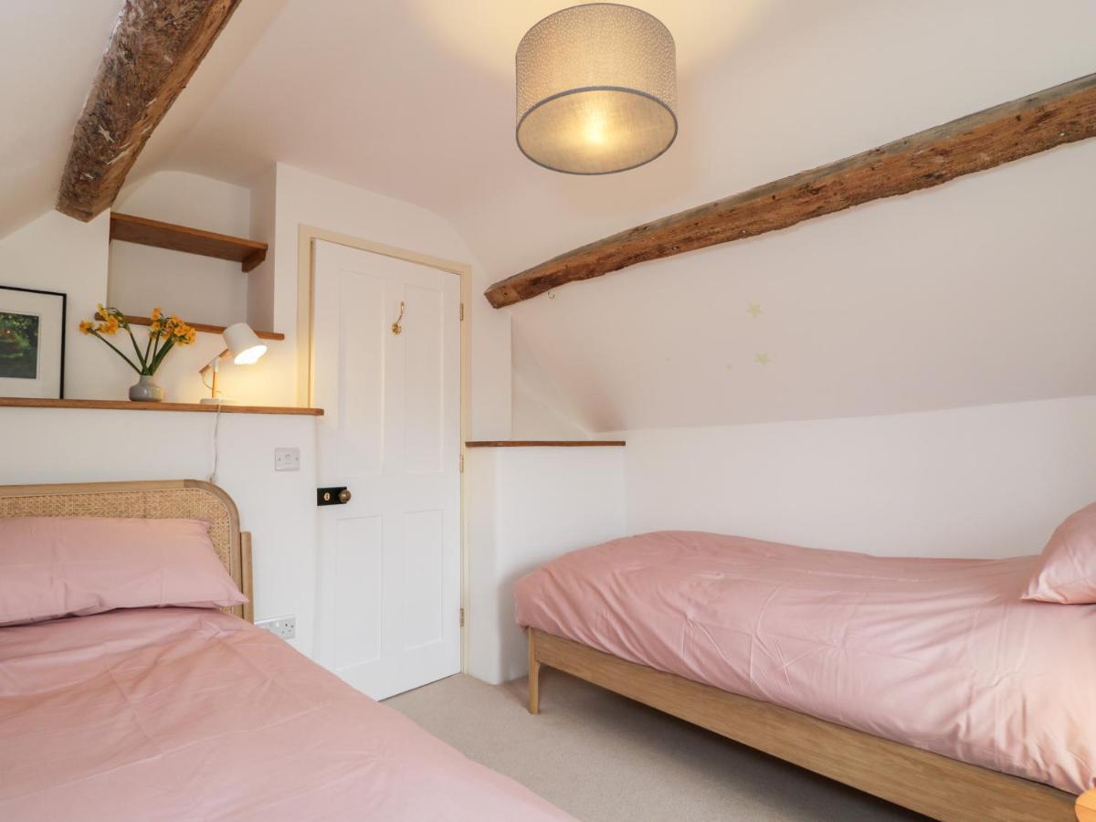 High Cogges Farm Holiday Cottages 위트니 외부 사진
