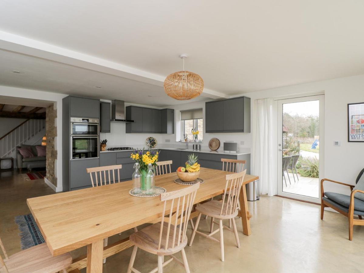 High Cogges Farm Holiday Cottages 위트니 외부 사진