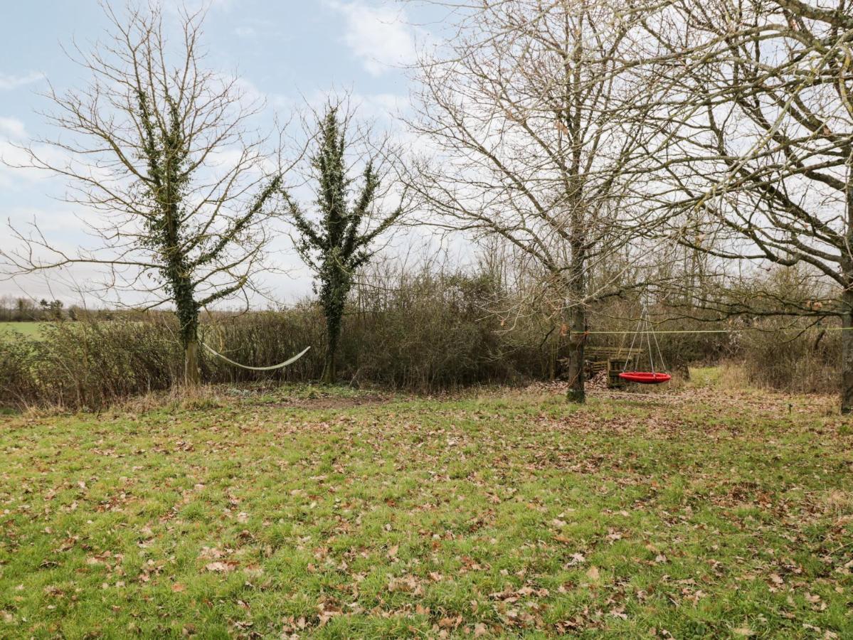 High Cogges Farm Holiday Cottages 위트니 외부 사진