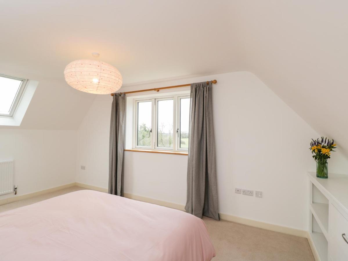 High Cogges Farm Holiday Cottages 위트니 외부 사진