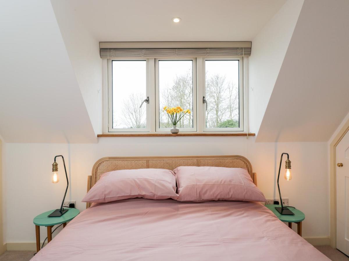High Cogges Farm Holiday Cottages 위트니 외부 사진