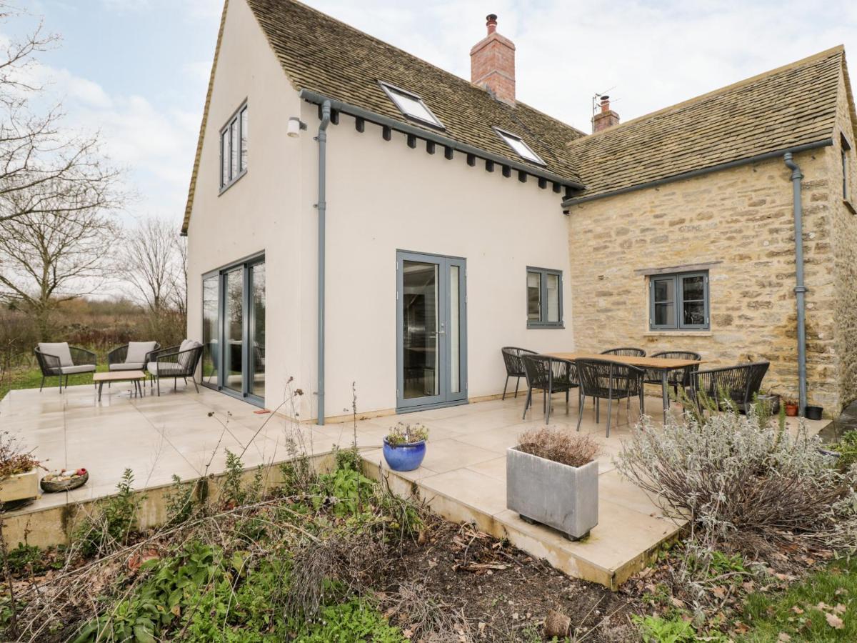 High Cogges Farm Holiday Cottages 위트니 외부 사진